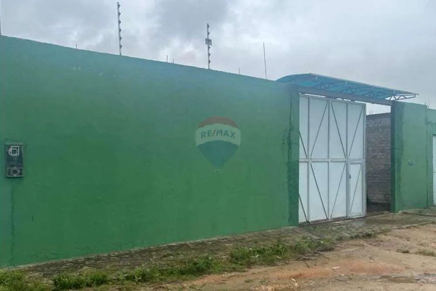 Galpão Murado com 720 m², em Bezerros, Vende