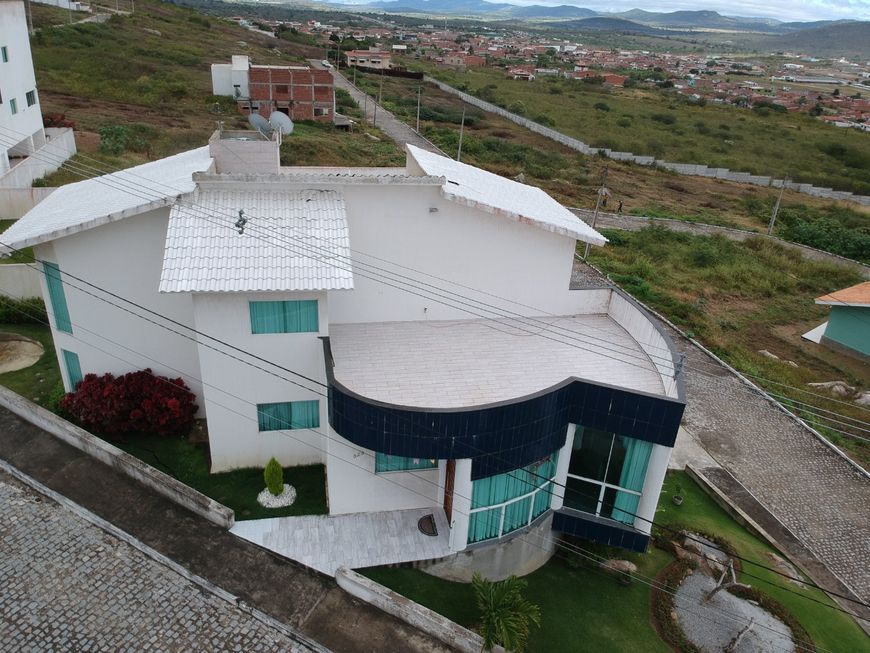 Casa de condomínio para venda possui 320 metros quadrados com 4 quartos