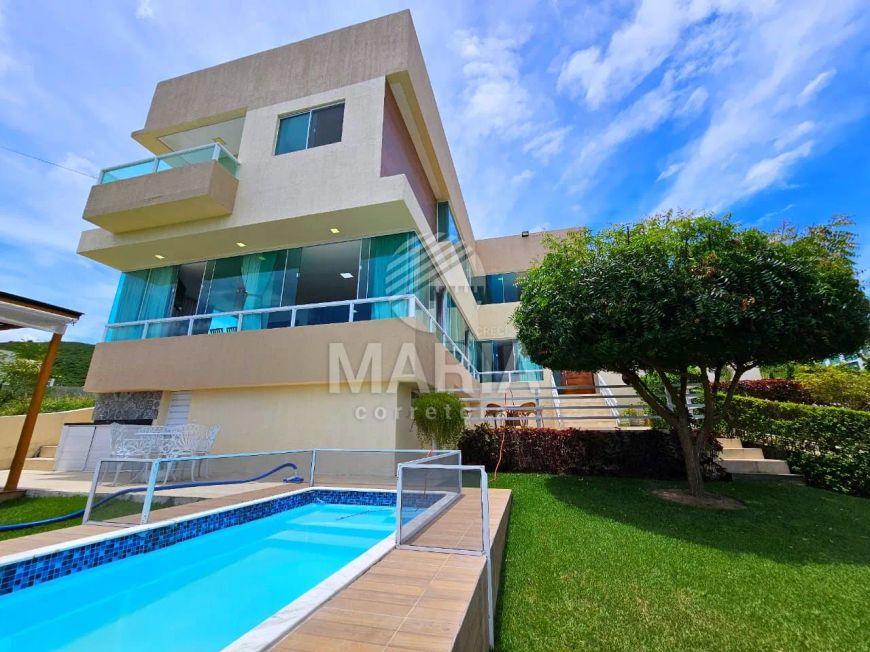 Casa em condomínio fechado com 5 quartos e piscina privativa à venda!