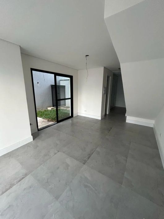 Sobrado para venda possui 119 metros quadrados com 3 quartos no bairro Xaxim