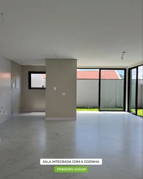 Sobrado para venda possui 183 metros quadrados com 3 quartos em Santa Felicidade - Curitiba - PR