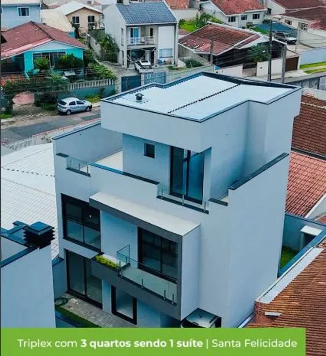 Sobrado para venda possui 183 metros quadrados com 3 quartos em Santa Felicidade - Curitiba - PR