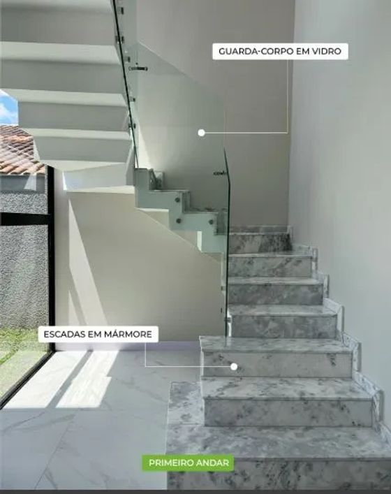 Sobrado para venda possui 183 metros quadrados com 3 quartos em Santa Felicidade - Curitiba - PR