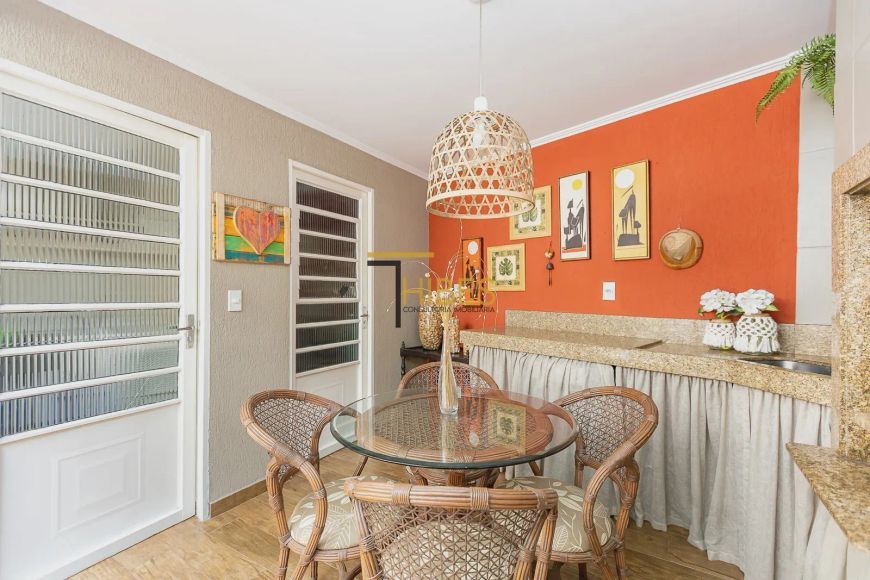 Casa, São Lourenço, bairro arborizado de Curitiba, são 3 suítes, 300 m² privativos, 2 vagas