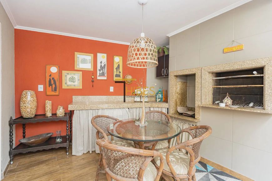 Casa, São Lourenço, bairro arborizado de Curitiba, são 3 suítes, 300 m² privativos, 2 vagas