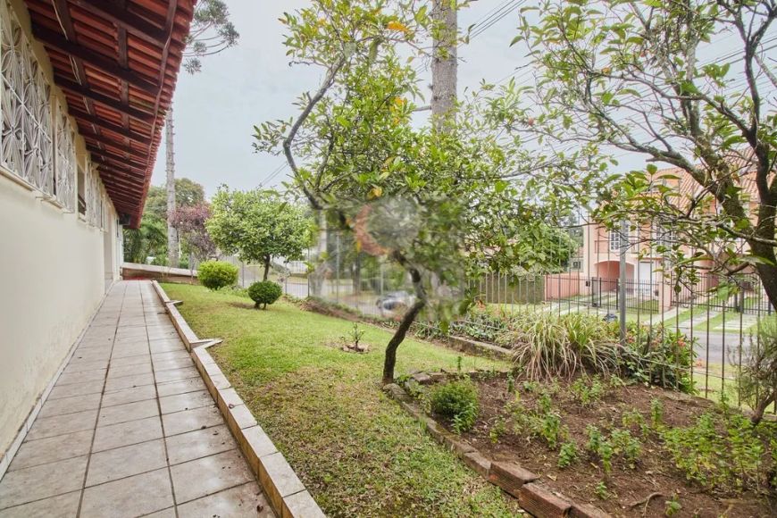 CASA A VENDA NO BAIRRO SÃO LOURENÇO, EM CURITIBA/PR | 5 quartos