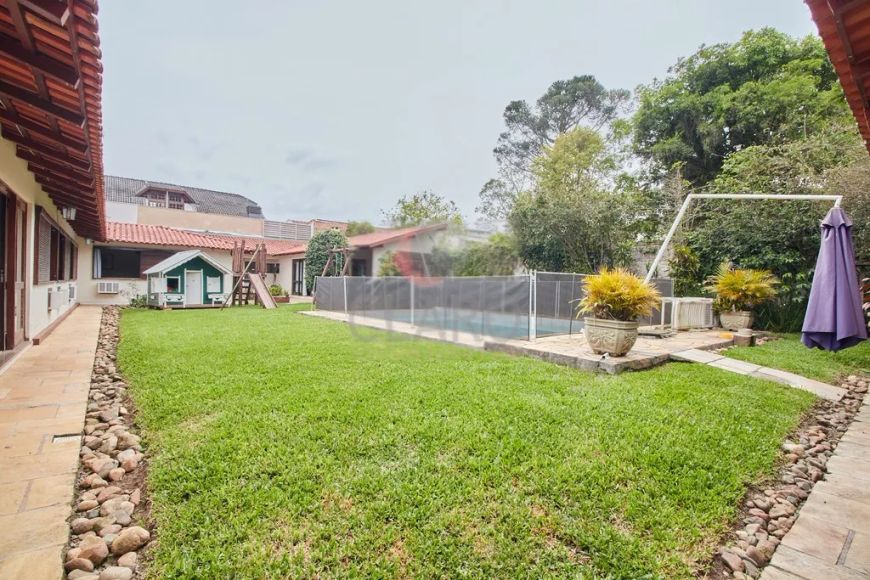CASA A VENDA NO BAIRRO SÃO LOURENÇO, EM CURITIBA/PR | 5 quartos