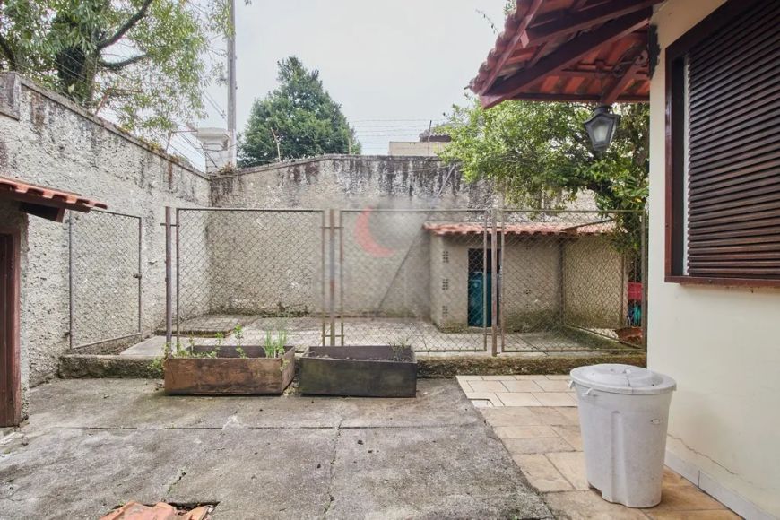 CASA A VENDA NO BAIRRO SÃO LOURENÇO, EM CURITIBA/PR | 5 quartos