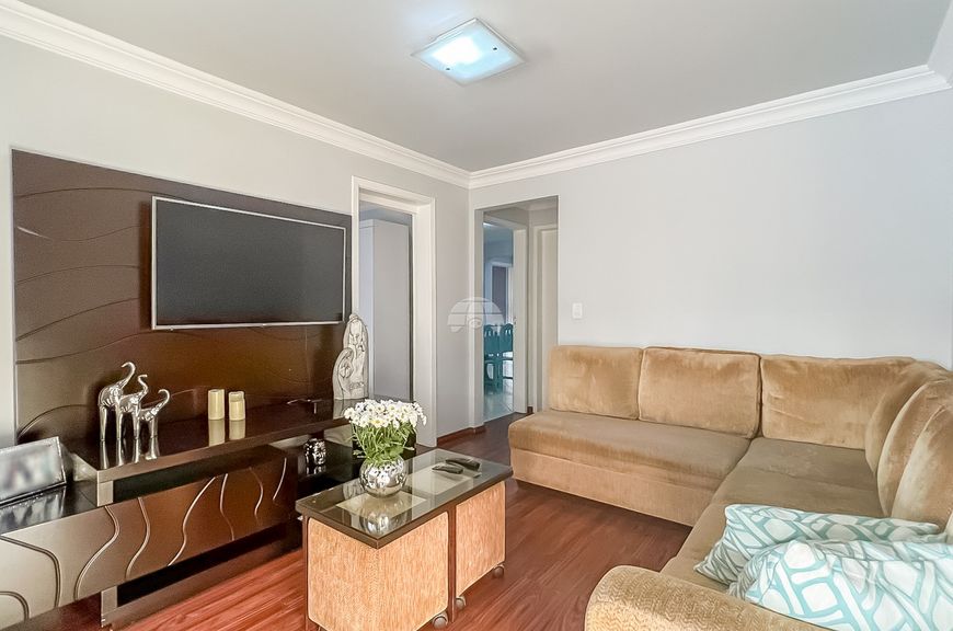 Sobrado de 176 m² com 4 quartos em Cajuru - Curitiba - PR