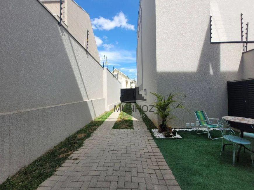 Sobrado mobiliado com 3 dormitórios à venda, 132 m² por R$ 880.000 - Santa Felicidade - Curitiba/PR