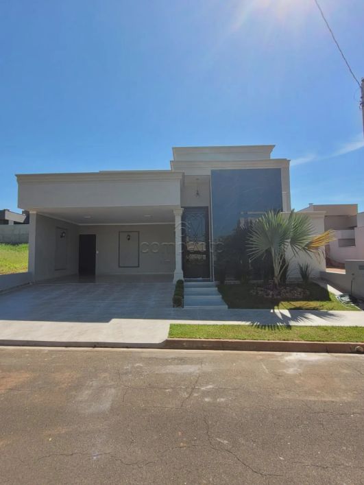 Casa com 3 suítes em condomínio - Mirassol