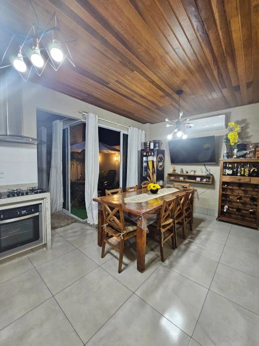 Imóvel para venda possui 140 metros quadrados com 2 quartos