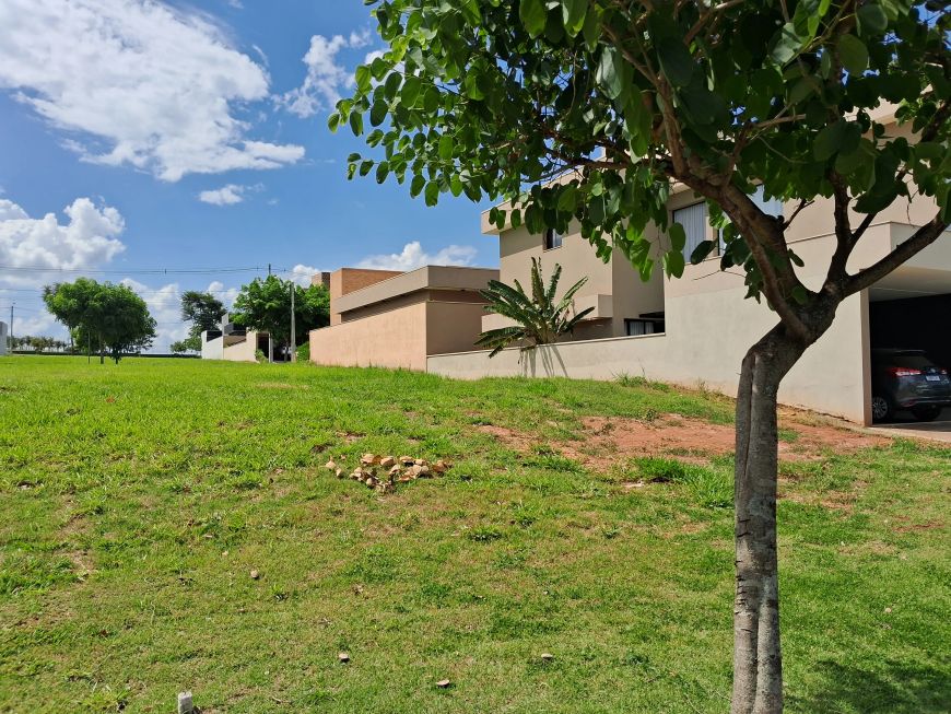 Casa de condomínio para venda possui 301 metros quadrados