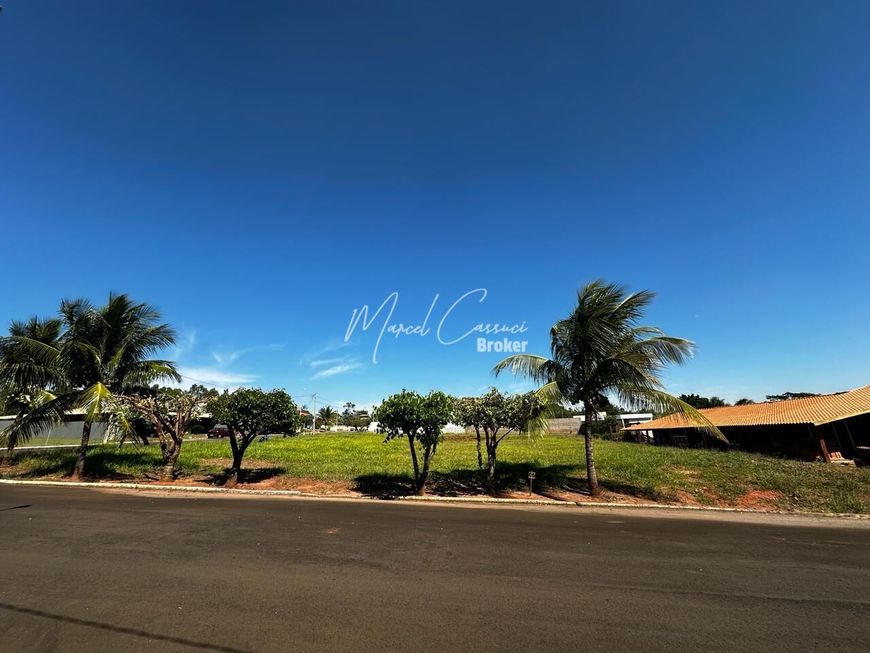 Terreno à venda no Imperial Park com localização incrível e topografia plana.