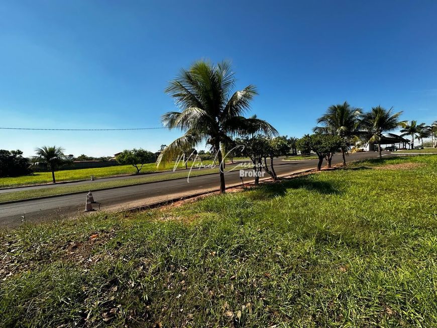 Terreno à venda no Imperial Park com localização incrível e topografia plana.