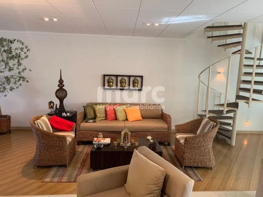 Excelente casa para venda na Aclimação com 215m², com três pavimentos, arejada, clara, mobiliada, 3
