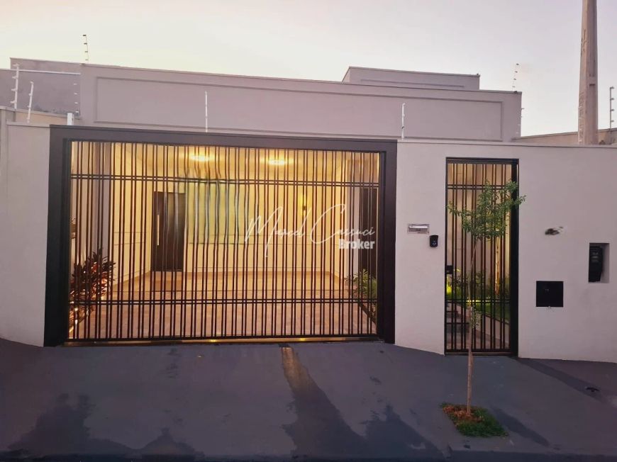 Linda casa à venda em bairro aberto, com 3 quartos, sendo 1 suíte e área de lazer