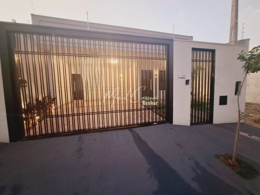 Linda casa à venda em bairro aberto, com 3 quartos, sendo 1 suíte e área de lazer