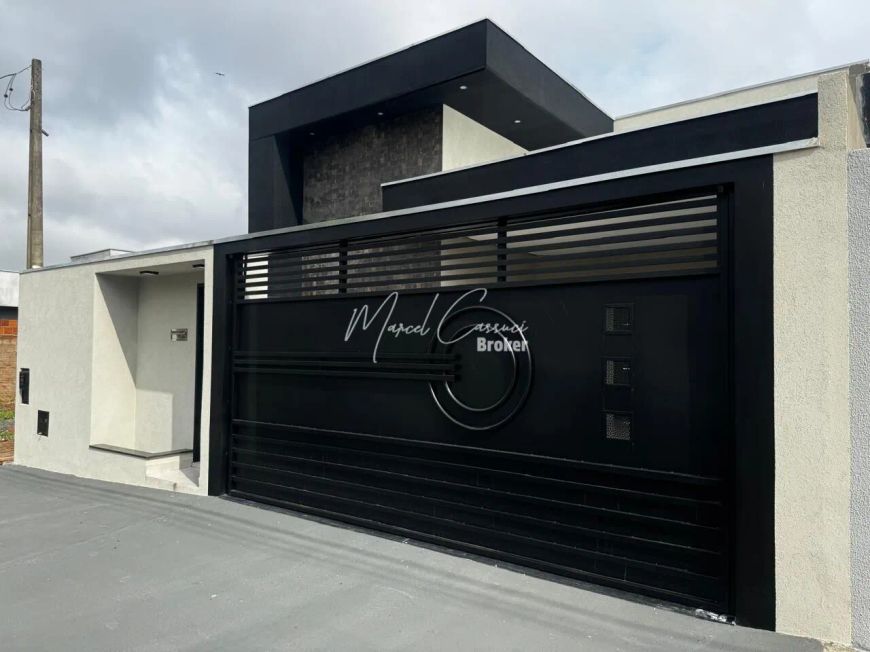 Linda casa à venda com 3 quartos, sendo 1 suíte, bem localizada em bairro aberto