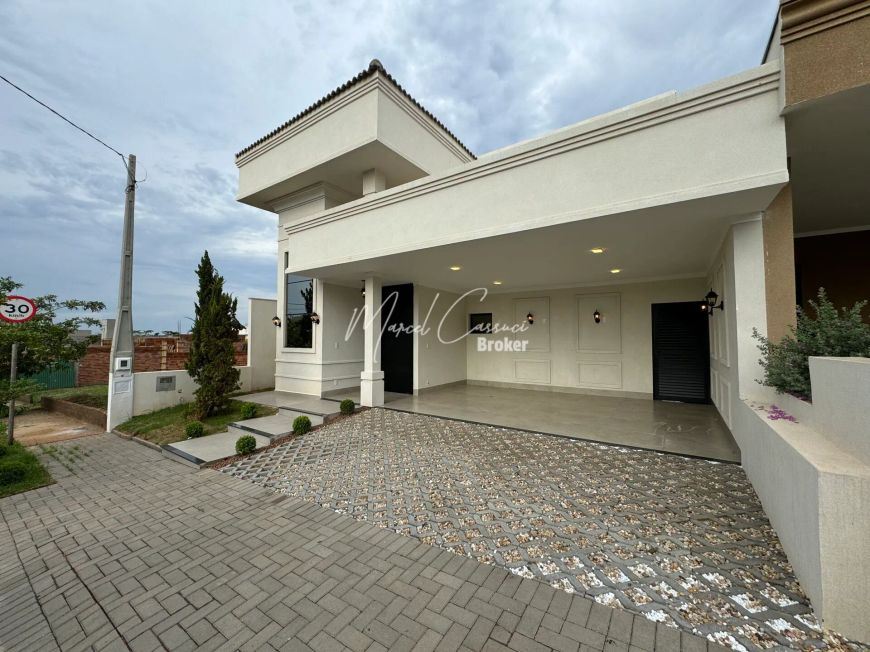Lindíssima casa à venda com 3 suítes, sendo 1 suíte com closet, Cozinha Gourmet e piscina