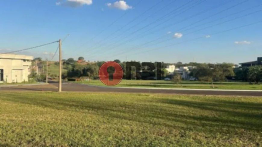 Terreno de esquina, plano, oportunidade - Condomínio Golden Park Residence