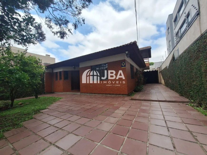 CASA 167,80 M2 COM EXCELENTE TERRENO NO PORTÃO