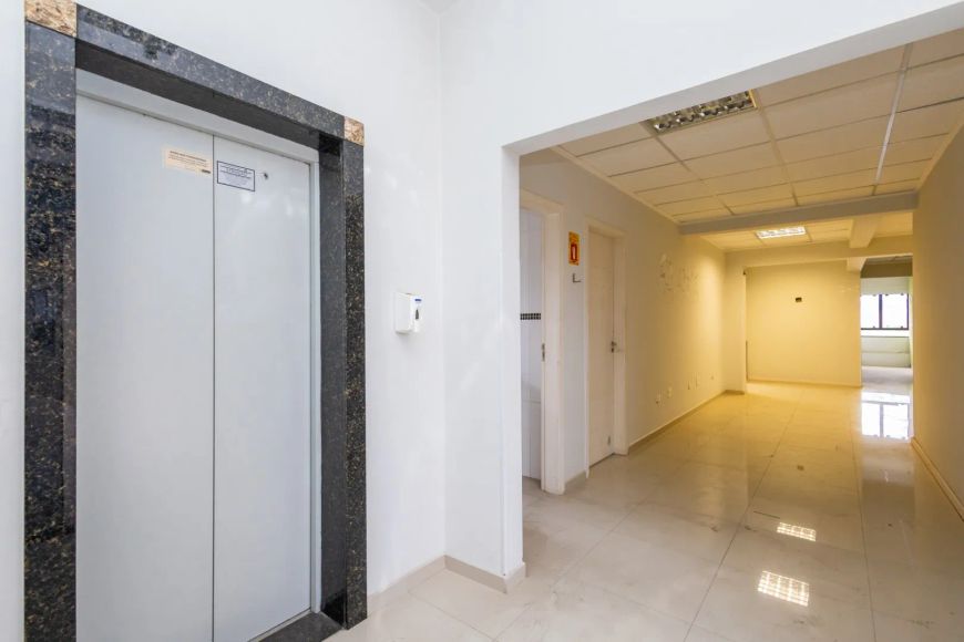 Sala Comercial para alugar por R$ 6900.00, 270.00 m2 - SITIO CERCADO - CURITIBA/PR