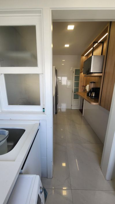 Linda Cobertura totalmente reformada c/ 139m², 2 quartos em Jardim Lindóia - Porto Alegre - RS