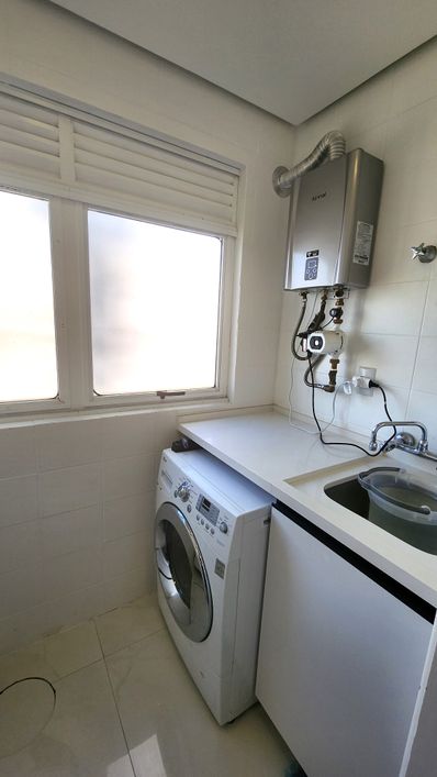 Linda Cobertura totalmente reformada c/ 139m², 2 quartos em Jardim Lindóia - Porto Alegre - RS