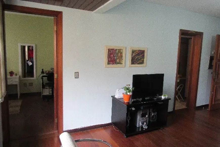Ótimo apartamento de um dormitório e uma suíte, living para dois ambientes com janela panorâmica e c