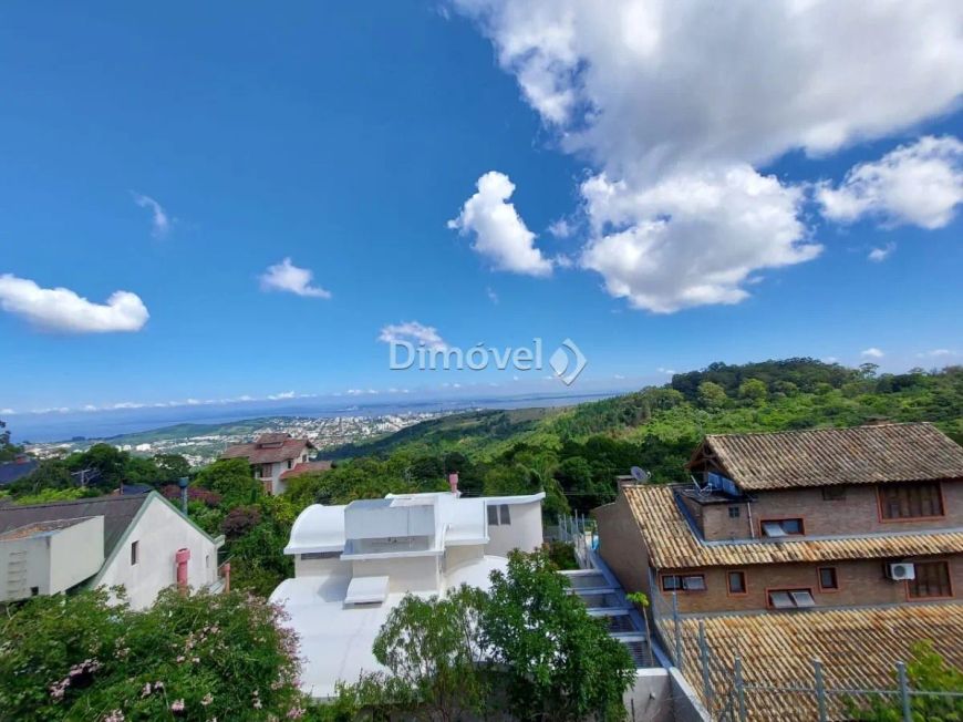 VENDA, CASA com 309.32m², 3 dormitório(s), 4 vaga(s). TERESÓPOLIS, PORTO ALEGRE.