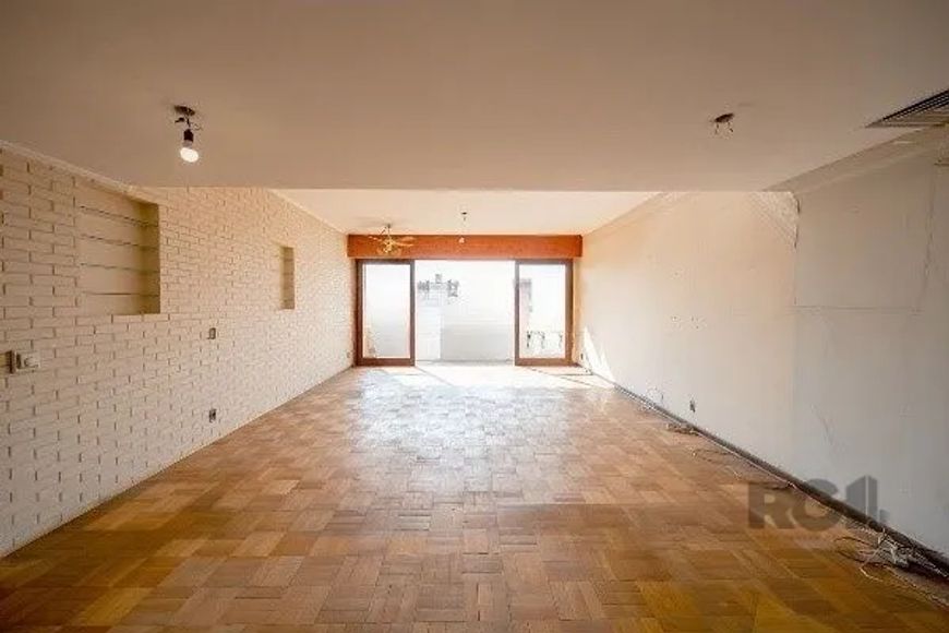 Apartamento Amplo com 3 Quartos (1 Suíte), 2 Vagas e Vista Deslumbrante no Moinhos de Vento.Detalhes
