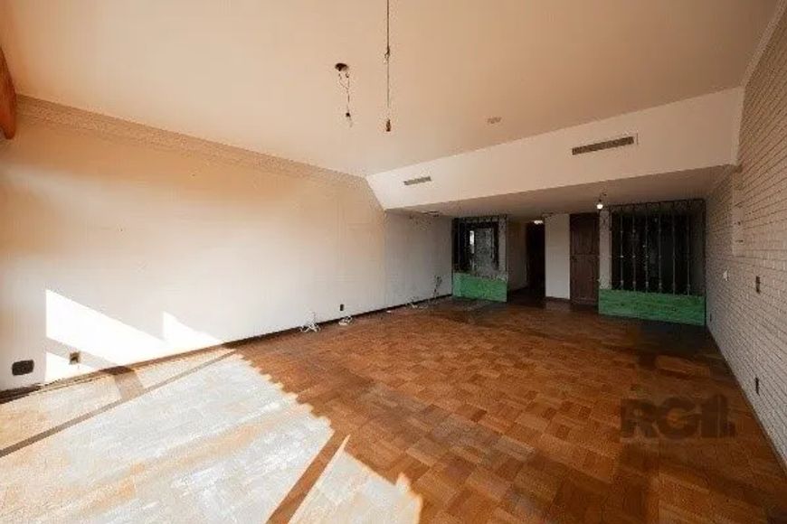 Apartamento Amplo com 3 Quartos (1 Suíte), 2 Vagas e Vista Deslumbrante no Moinhos de Vento.Detalhes