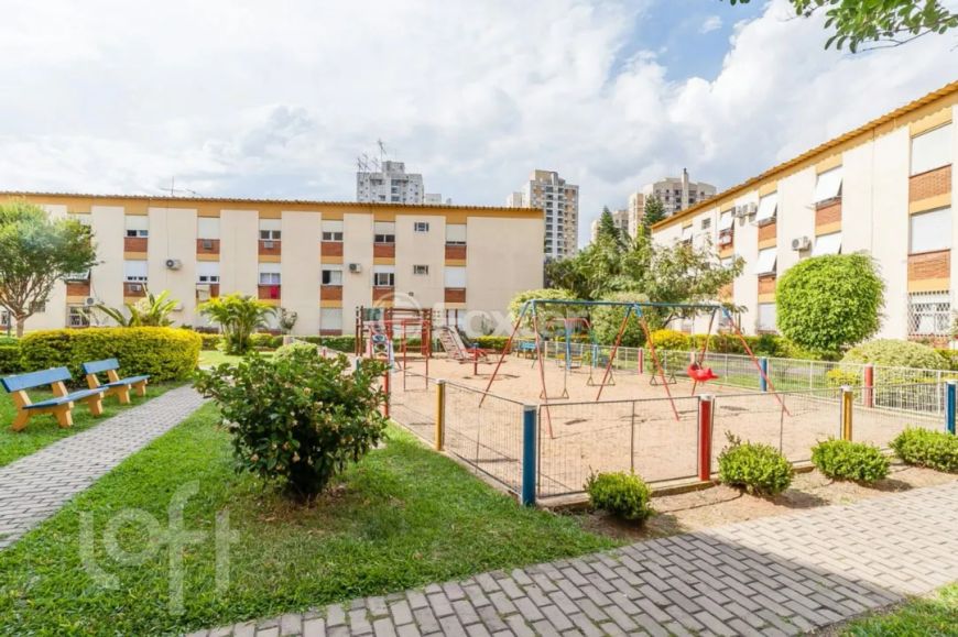 Apartamento à venda Rua Roque Calage, Passo da Areia - Porto Alegre