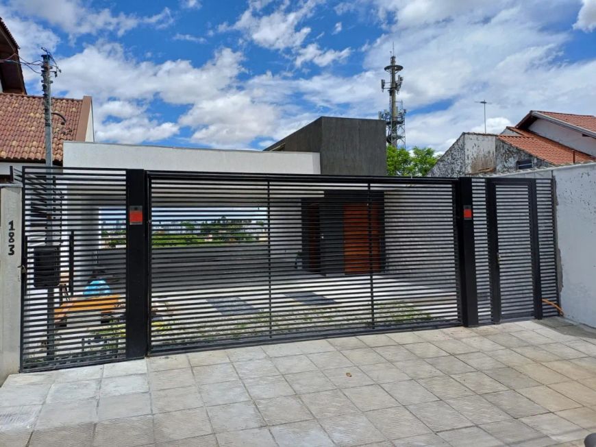 CASA NO BAIRRO SANTO ANTÔNIO-3 QUARTOS 1 SUÍTE-4 VAGAS-225 M².