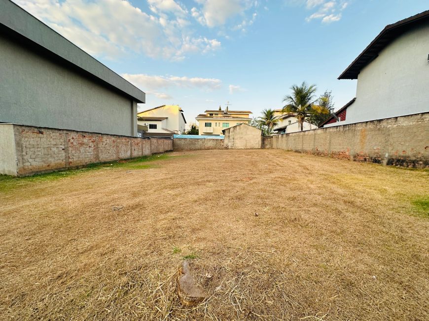 LOTE JARDINS MADRI 450 METROS FRENTE PARA MATA GOIANIA-GO