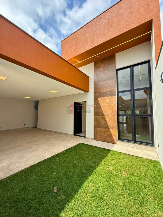 CASA TÉRREA COM TRAÇOS ALTO PADRÃO À VENDA, LOCALIZADA NO RESIDENCIAL TOSI EM ITUPEVA/SP.