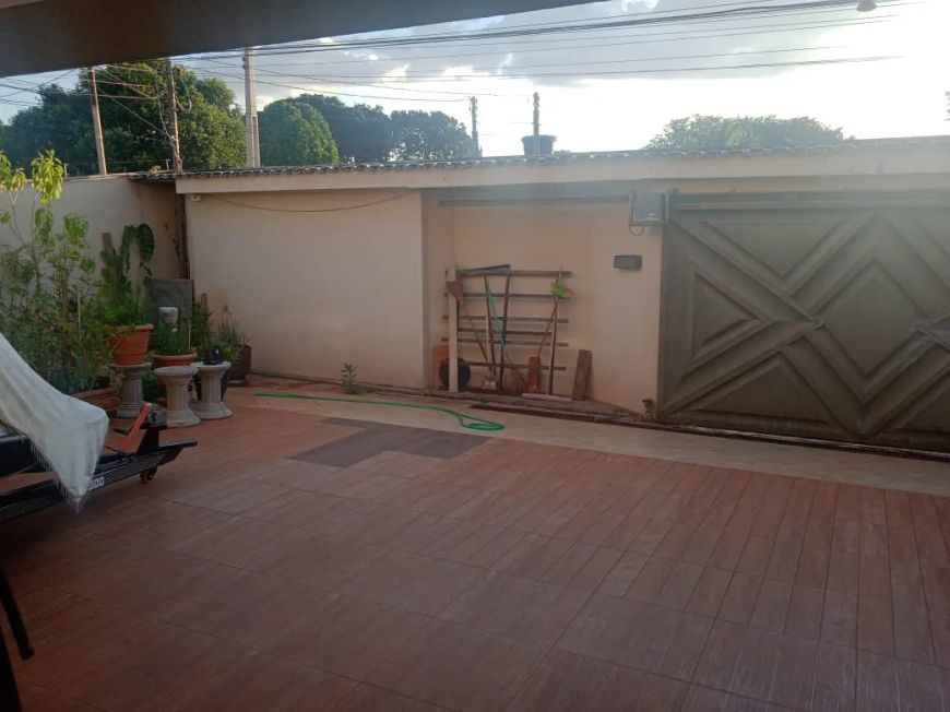 Vendo casa com 6 quartos no Residencial Nossa Morada - Goiânia .