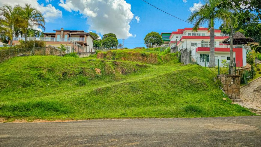 Lote a Venda no Village Morro Alto