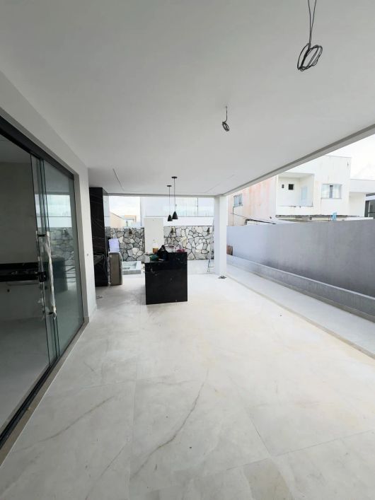 Jardins do Lago - Vendo Casa 4 Suíte - Pé direito Alto e Cozinha Gourmet - Piscina Privativa