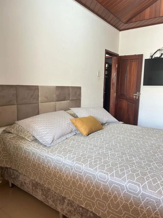 Casa com 4/4 e 3 vagas de garagem