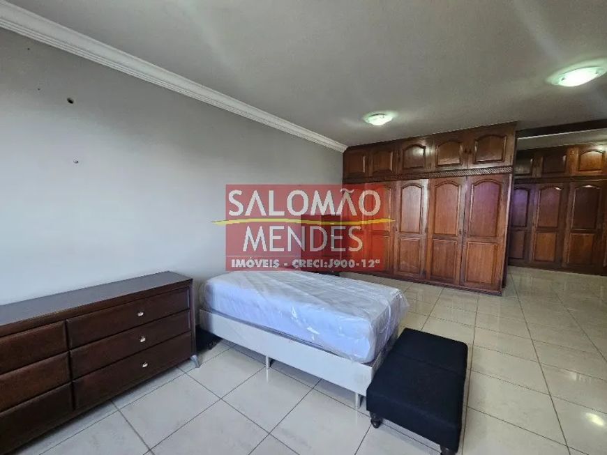 Excelente cobertura duplex, 5 quartos, sendo 4 suítes, 2 grandes salas.