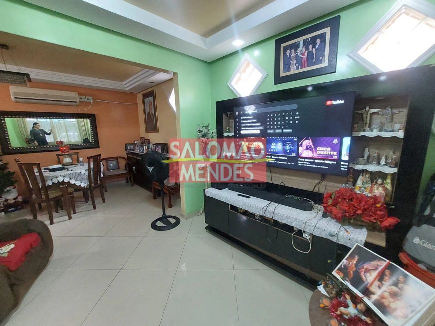 Sensacional casa de 2 pisos, sacada gourmet, 4 quartos. Excelente localização