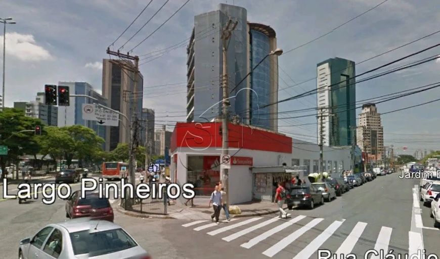 LOJA COMERCIAL DE RUA EM FRENTE AO METRÔ, COM 579 M² ÁREA CONSTRUÍDA