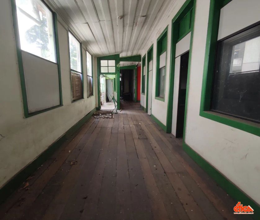 Imovel na Av. Magalhães Barata em frente ao Colegio Gentil