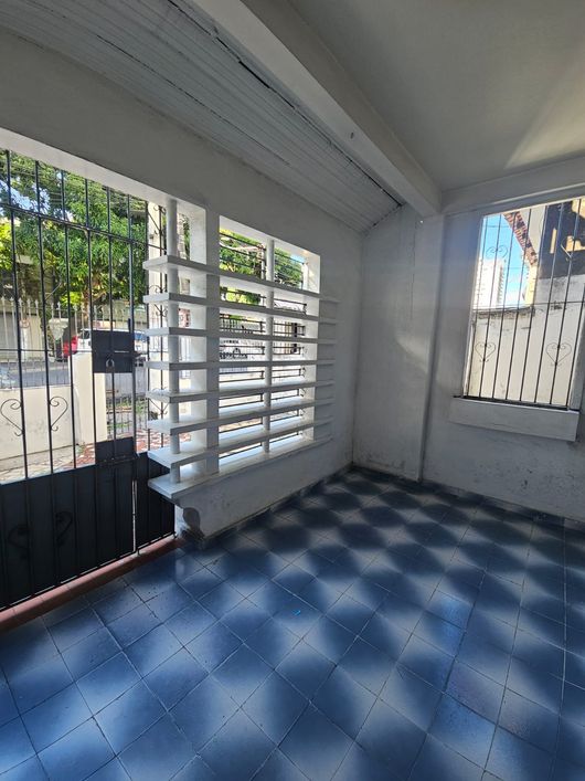 LINDO CASARÃO À VENDA NA GENTIL BITTENCOURT