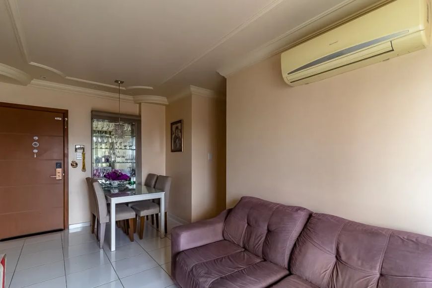 Vendo apartamento no Edifício Real Dom Pedro 75 m² 2/4 sendo 1 suíte , Bairro Umarizal.