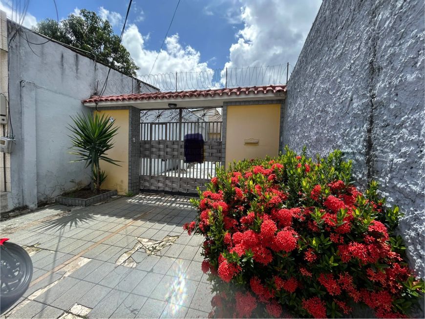 JN VENDO CASA DE DOIS ANDARES EM PASSAGEM NO BAIRRO DA MARAMBAIA CASA ADAPTADA