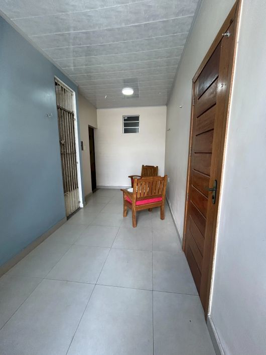 JN VENDO CASA DE DOIS ANDARES EM PASSAGEM NO BAIRRO DA MARAMBAIA CASA ADAPTADA