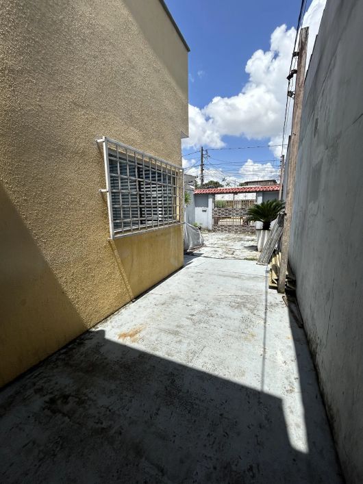 JN VENDO CASA DE DOIS ANDARES EM PASSAGEM NO BAIRRO DA MARAMBAIA CASA ADAPTADA